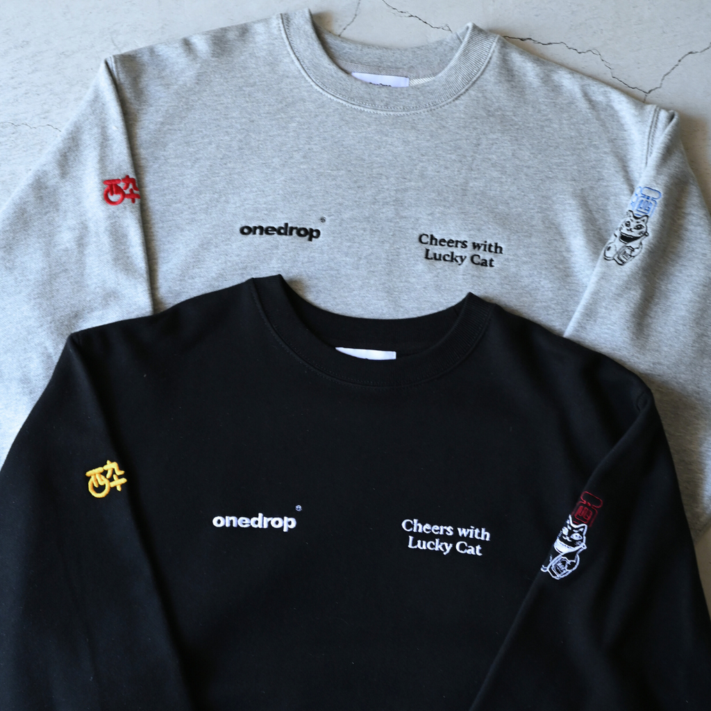One Drop - Tomowaka "The Cat that Brings Luck and Sake" Embroidered Crewneck Sweatshirt - 2 Colors