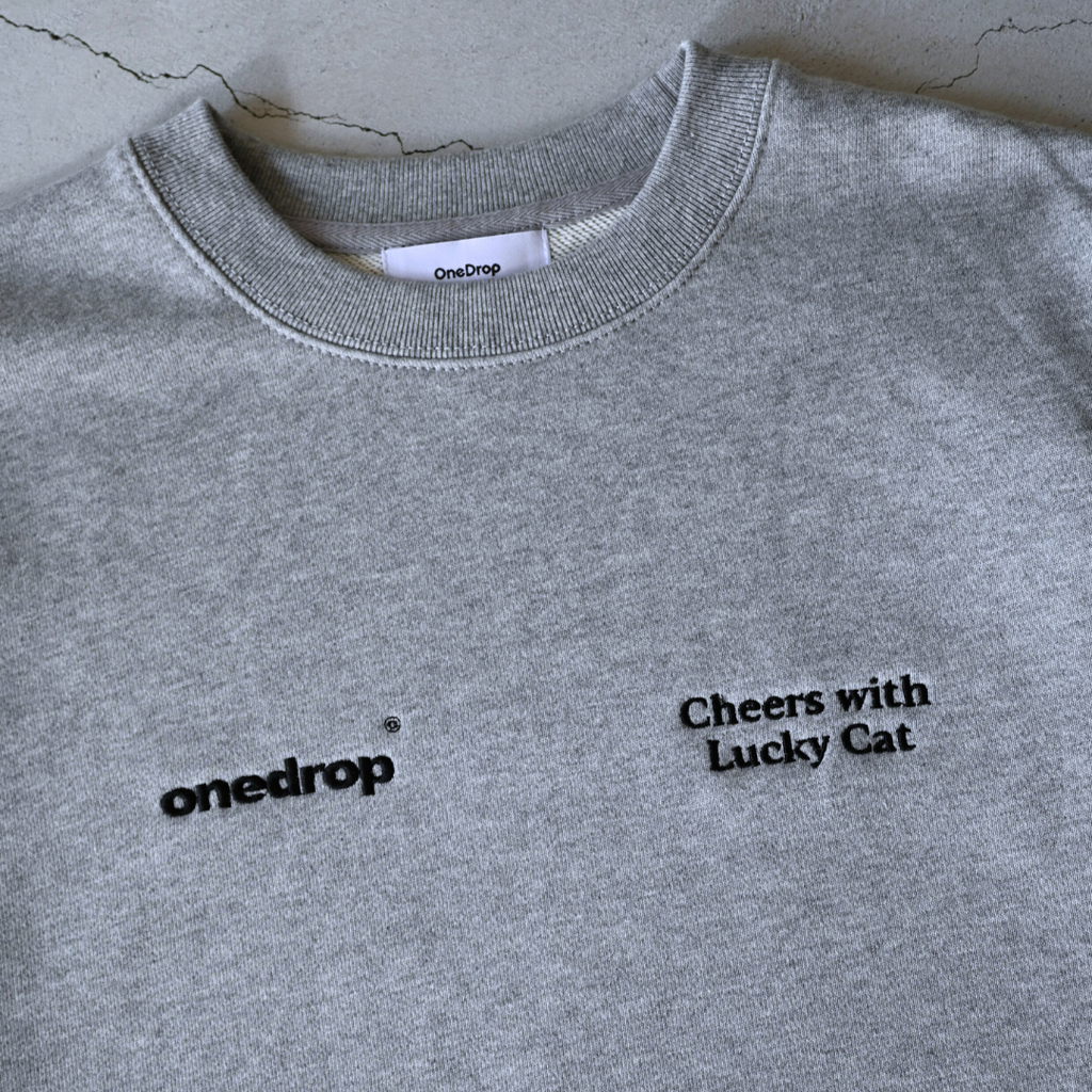 One Drop - Tomowaka "The Cat that Brings Luck and Sake" Embroidered Crewneck Sweatshirt - 2 Colors