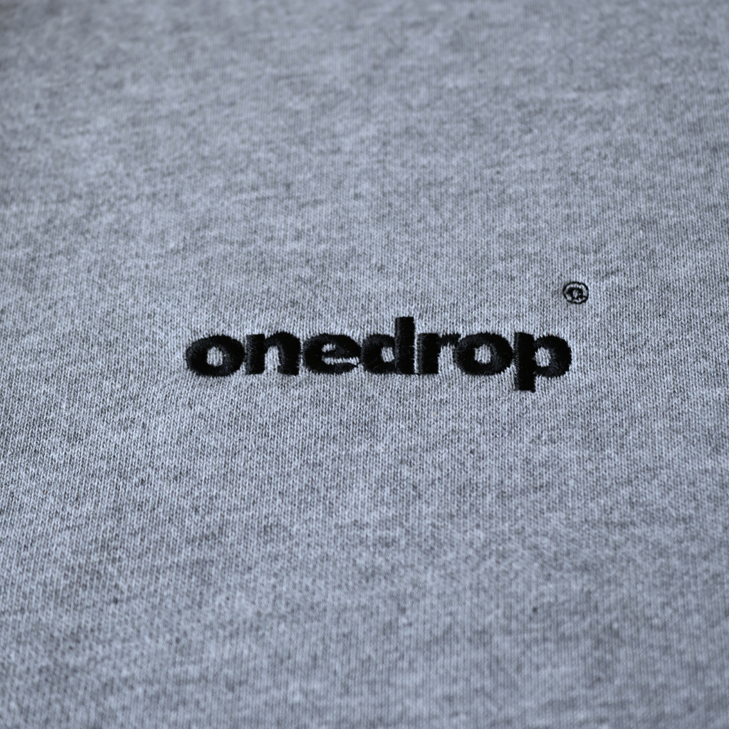 One Drop - Tomowaka "The Cat that Brings Luck and Sake" Embroidered Crewneck Sweatshirt - 2 Colors