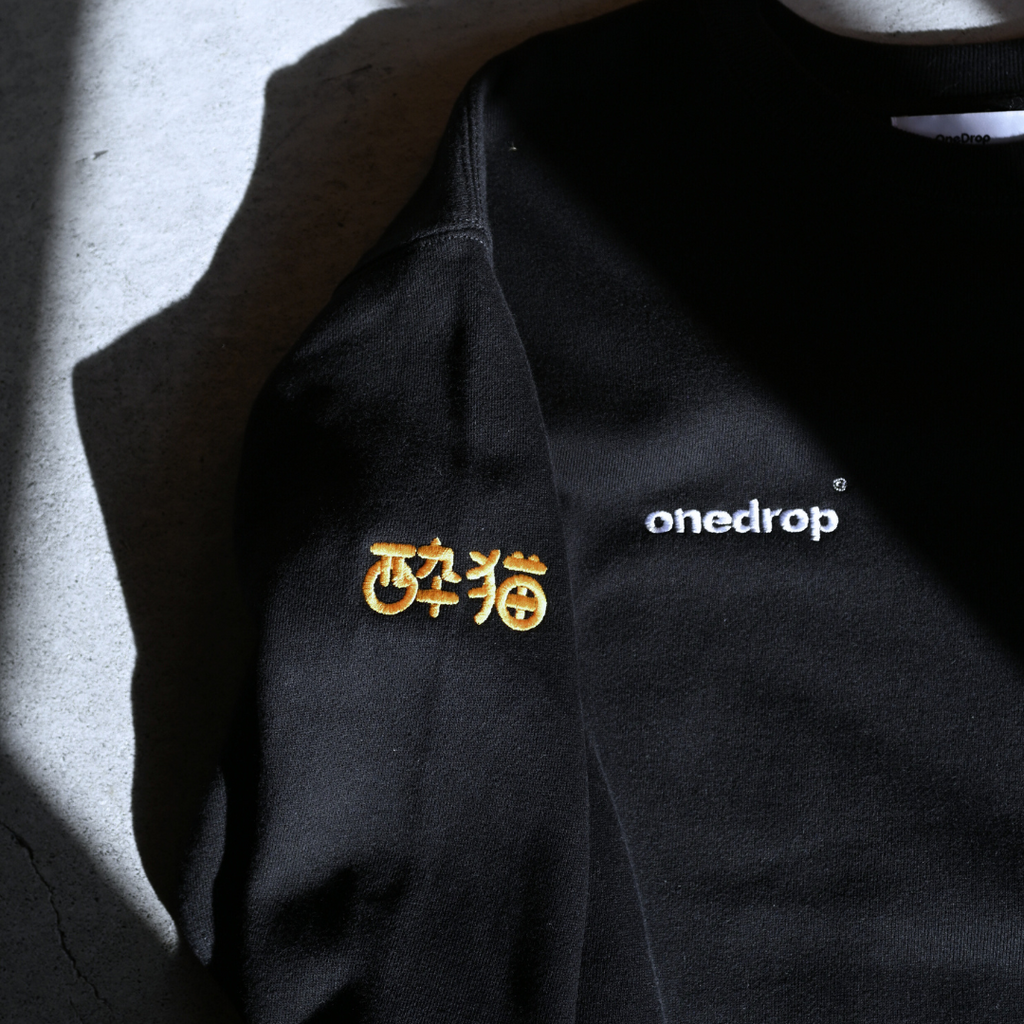 One Drop - Tomowaka "The Cat that Brings Luck and Sake" Embroidered Crewneck Sweatshirt - 2 Colors
