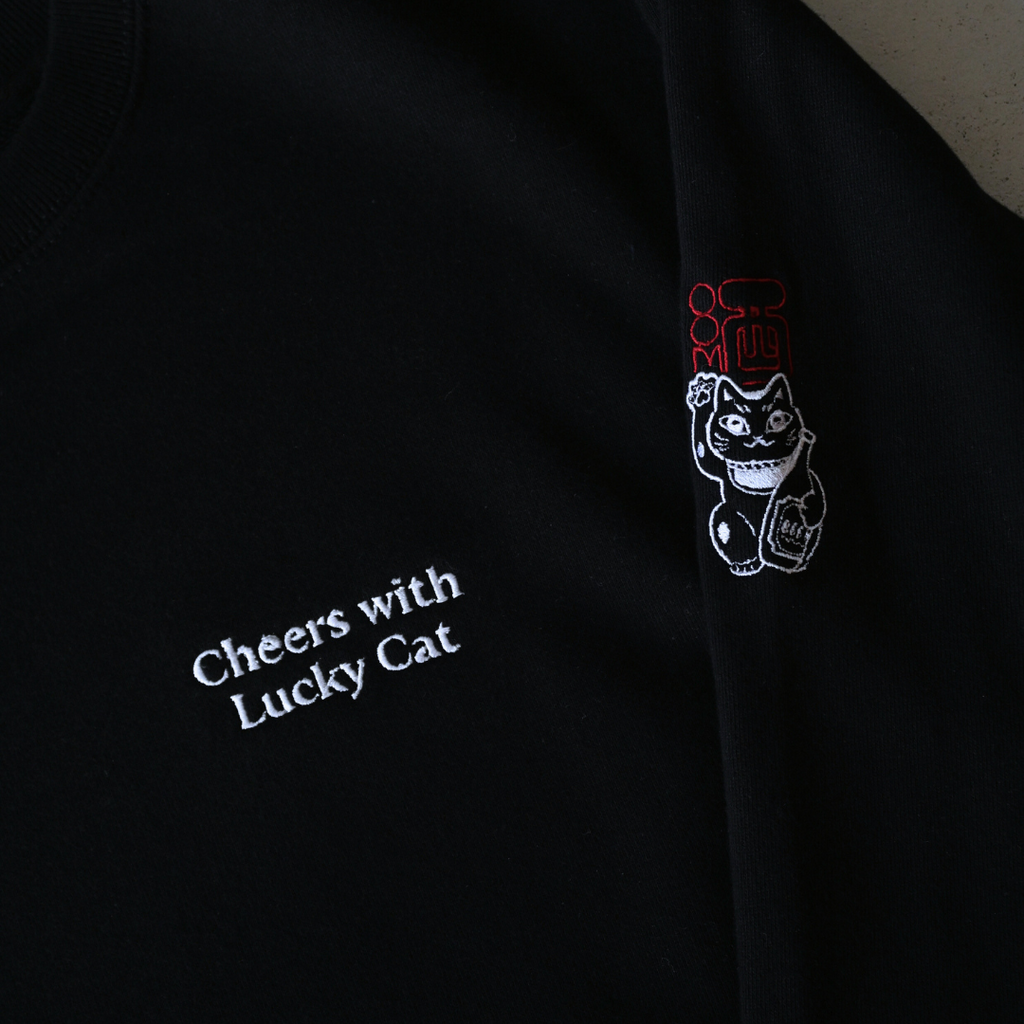 One Drop - Tomowaka "The Cat that Brings Luck and Sake" Embroidered Crewneck Sweatshirt - 2 Colors