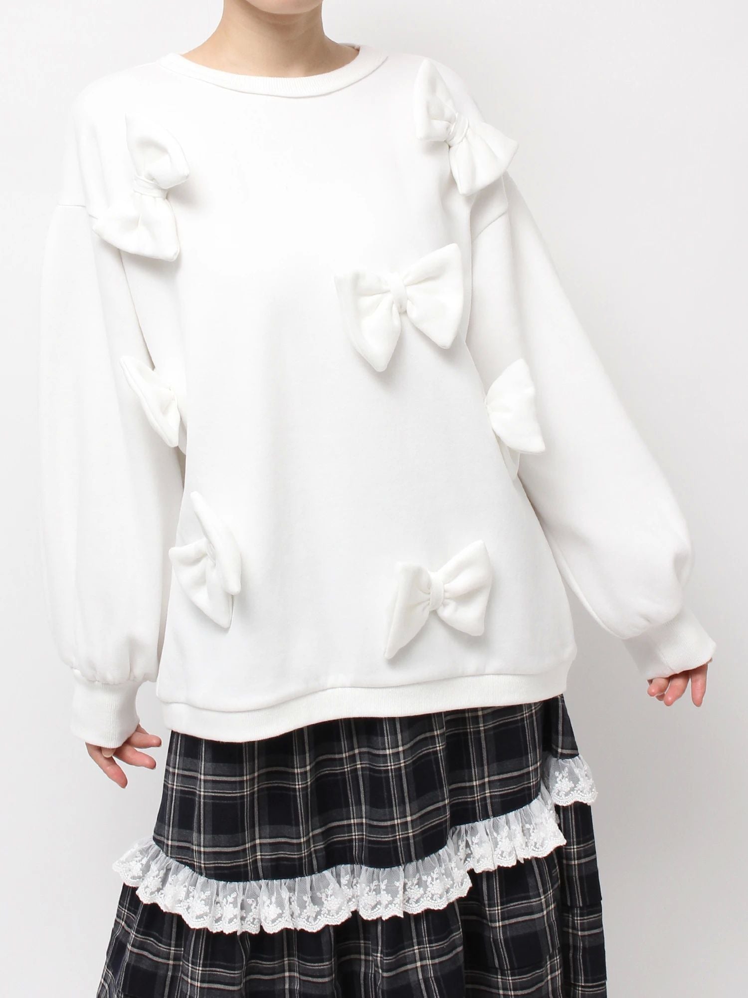 merry jenny｜Pom-pom ribbon sweatshirt