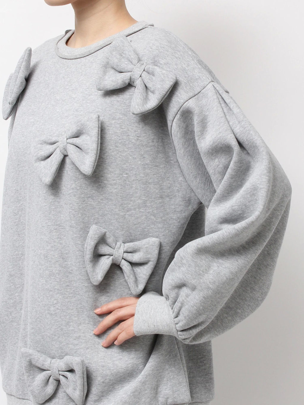 merry jenny｜Pom-pom ribbon sweatshirt