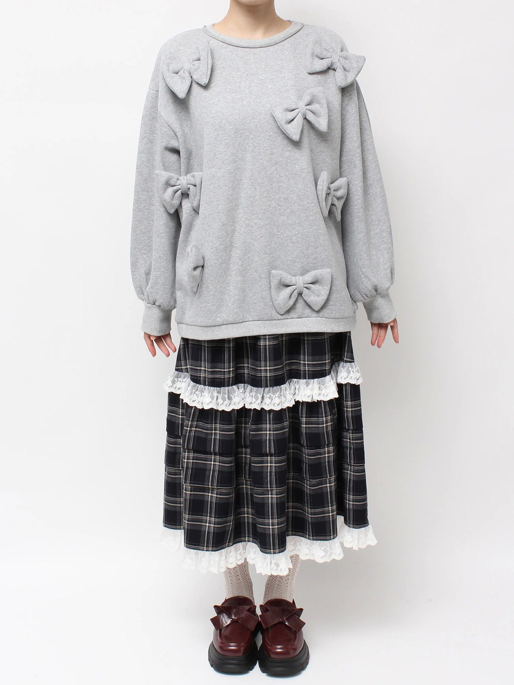 merry jenny｜Pom-pom ribbon sweatshirt