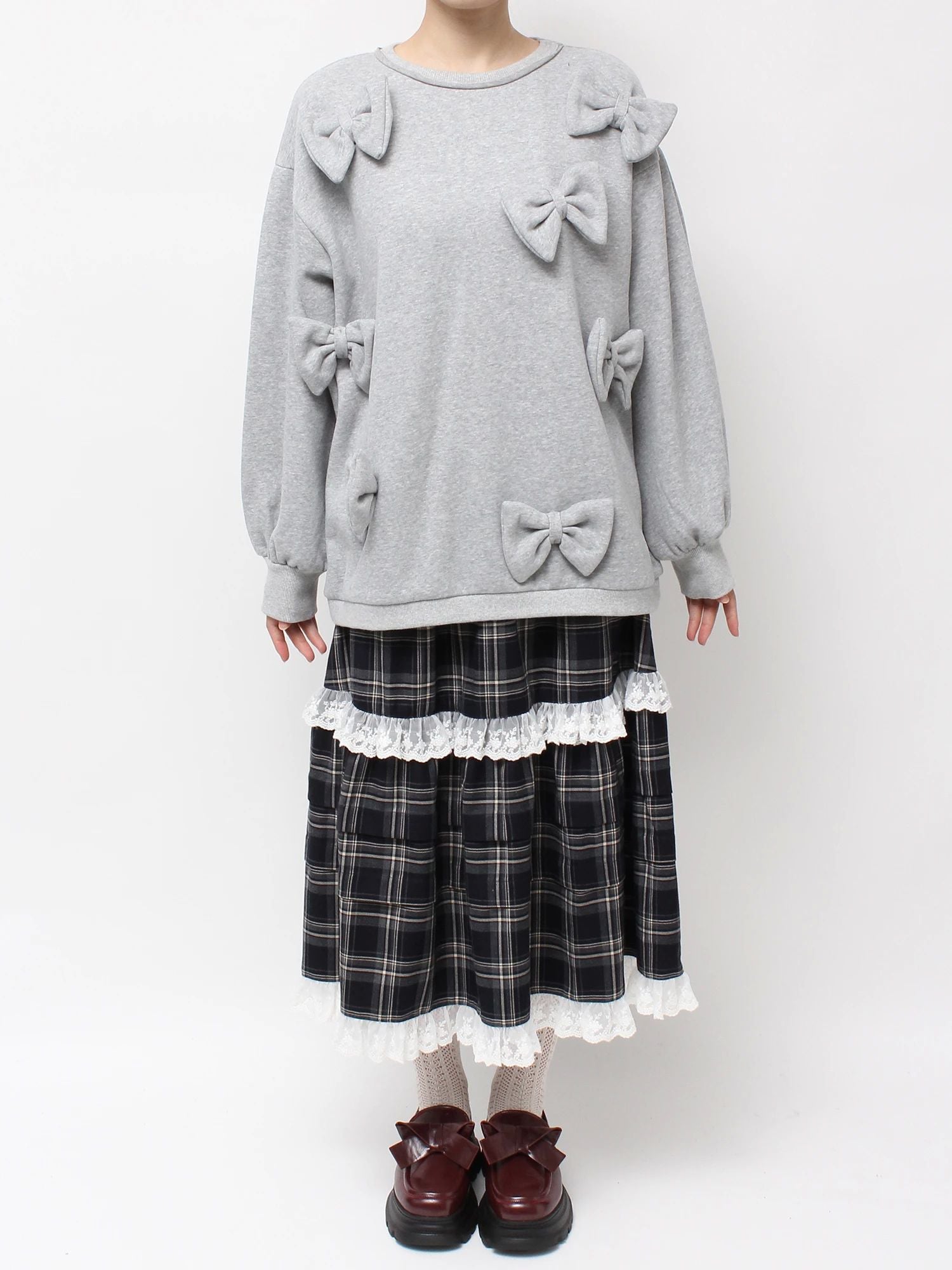 merry jenny｜Pom-pom ribbon sweatshirt
