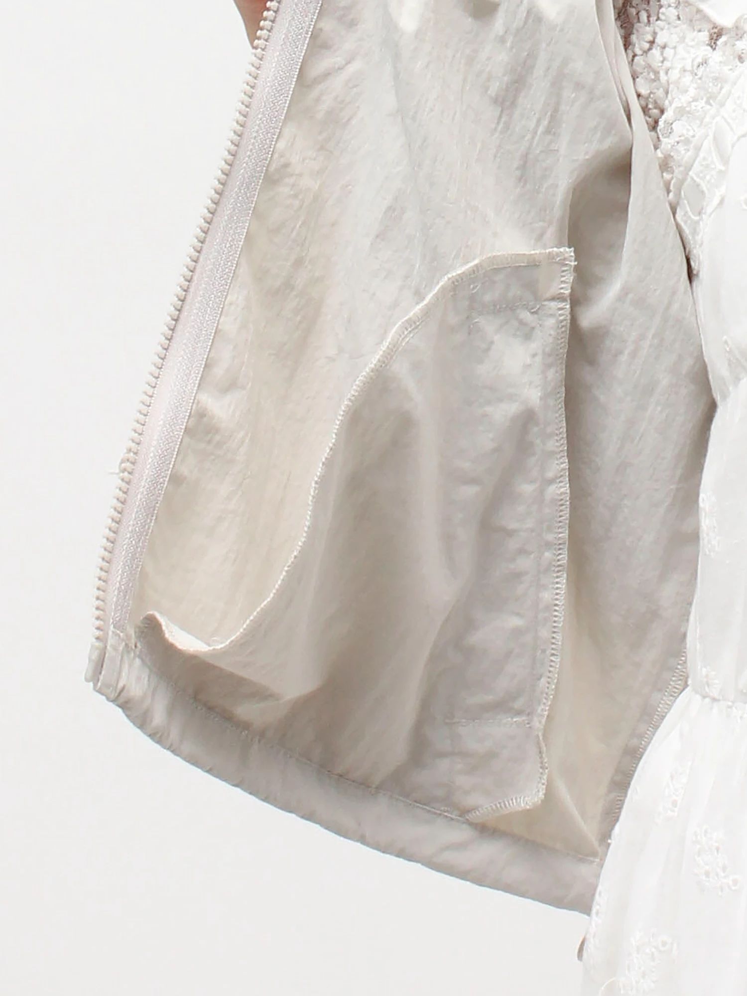 merry jenny｜Frill Nylon Jacket
