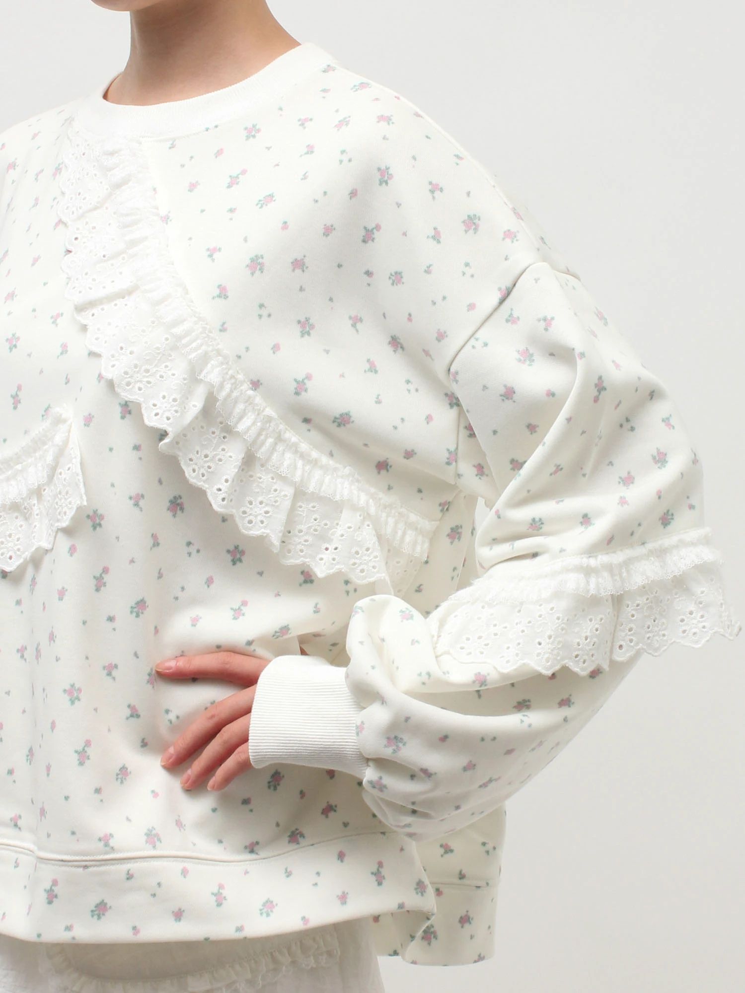 merry jenny｜flower lace sweatshirt