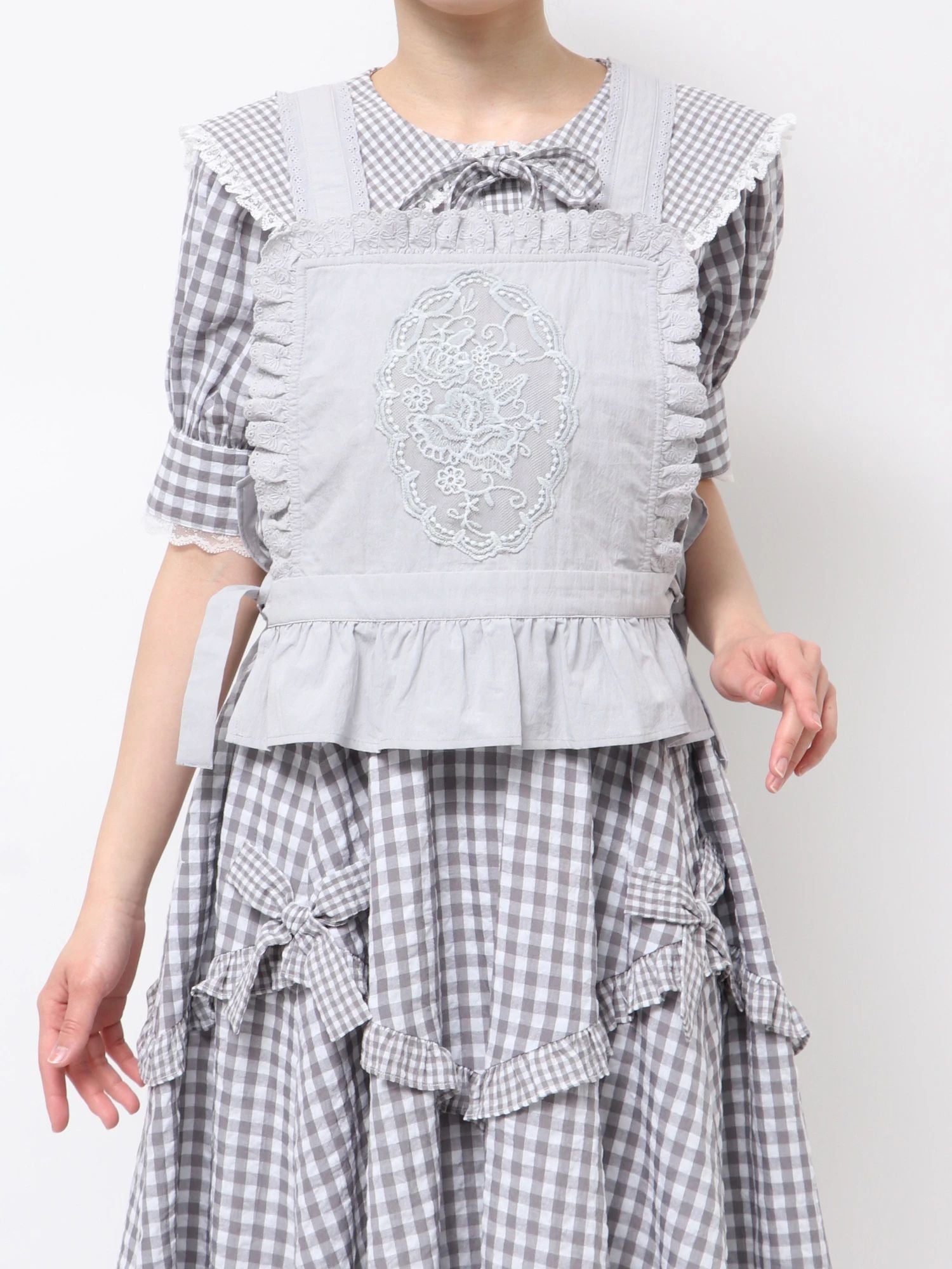 merry jenny｜Lace-Up Appliqué